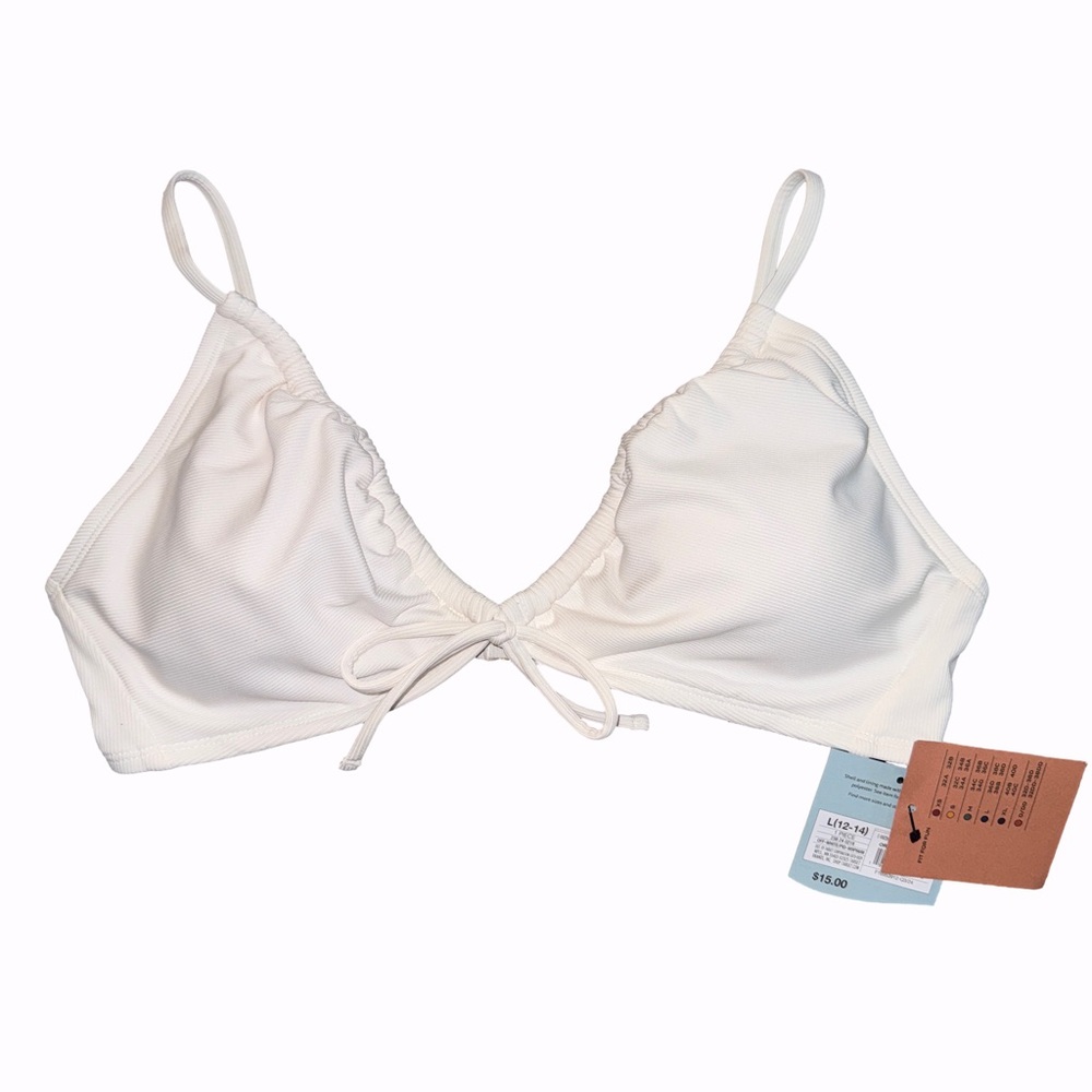 Shade & Shore Off-White Bikini Top
S: L 12/14
New with Tags